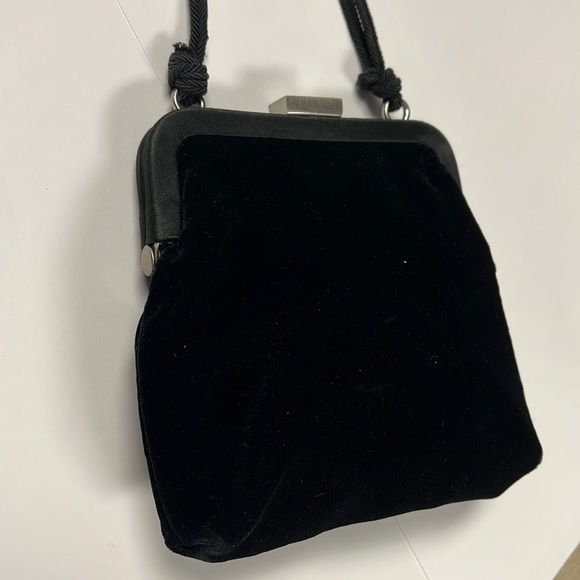 Neiman Marcus Small Velvet Snap Lock Evening Bag - Picture 2 of 7